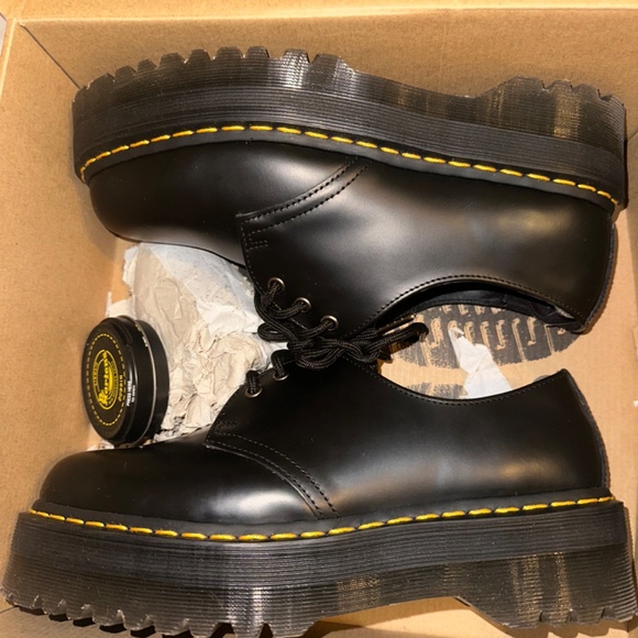Dr Marten’s 1461 smooth leather platform shoes size 10W /9M
